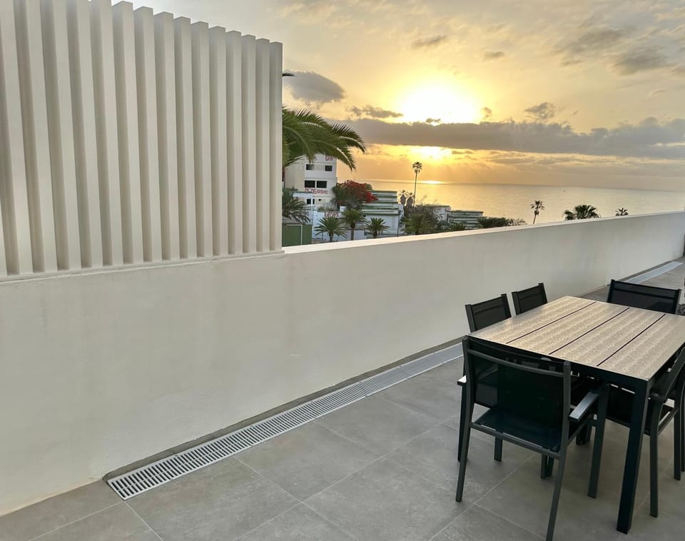 View (from property/room), Balcony/Terrace, Balcony/Terrace, Dining area, Sea view
