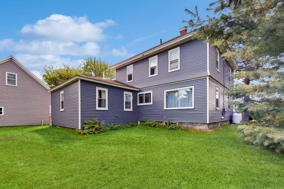 Property building, Day, Garden, Garden view