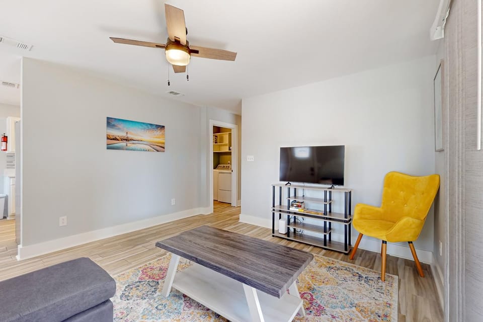Downtown Duplex w/ Fire Pit: 1 Mi to Waterfront House in Pensacola