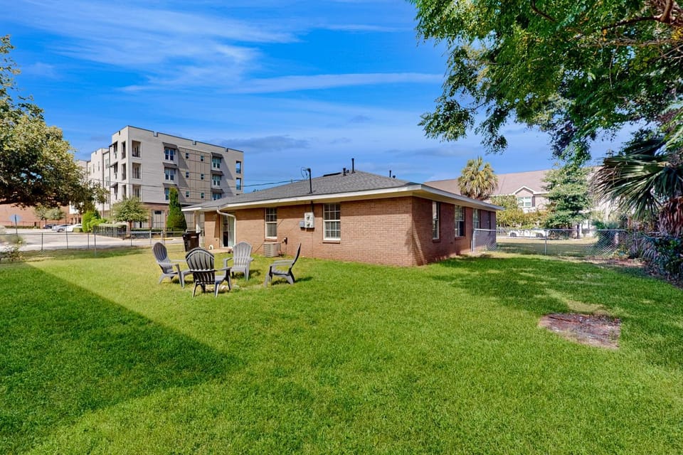 Downtown Duplex w/ Fire Pit: 1 Mi to Waterfront House in Pensacola