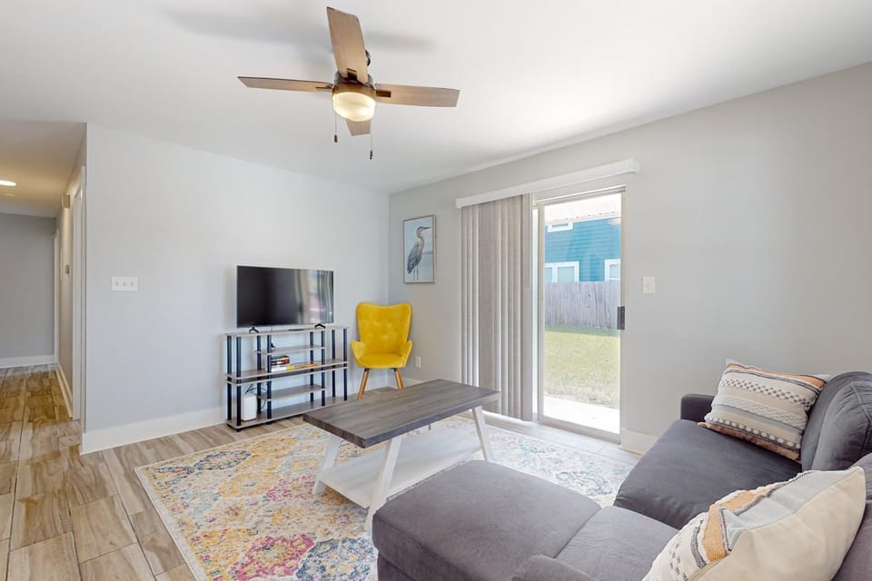 Downtown Duplex w/ Fire Pit: 1 Mi to Waterfront House in Pensacola