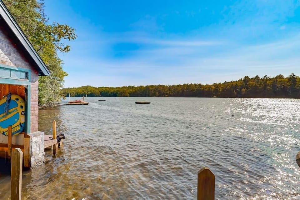 Dog Cove Cottage House in Squam Lake