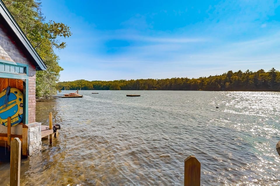 Dog Cove Cottage House in Squam Lake