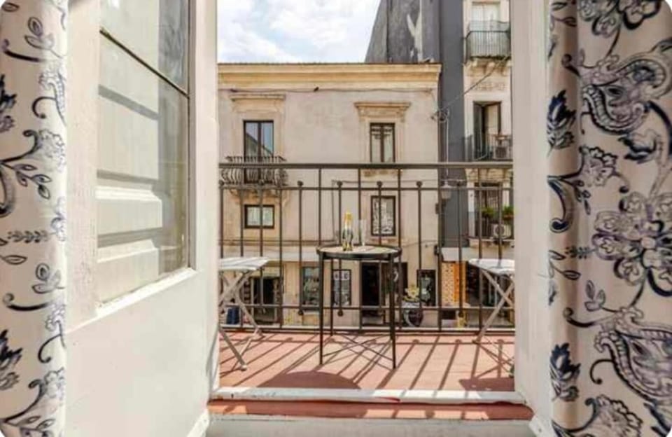 View (from property/room), Balcony/Terrace, City view