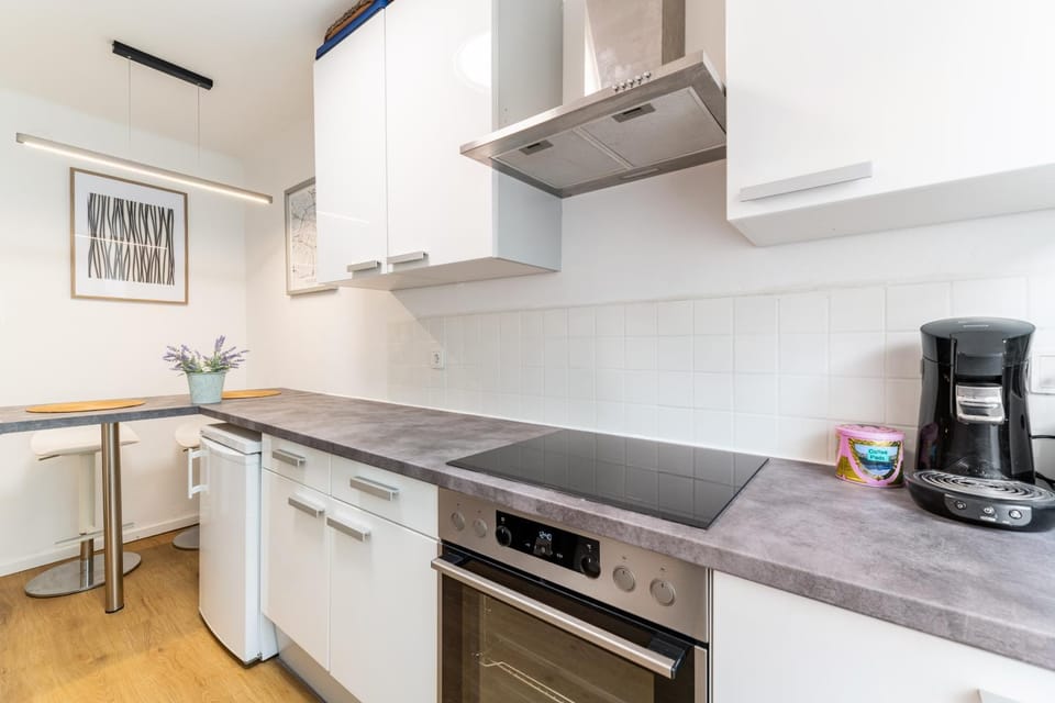 Coffee/tea facilities, Kitchen or kitchenette, minibar, stove