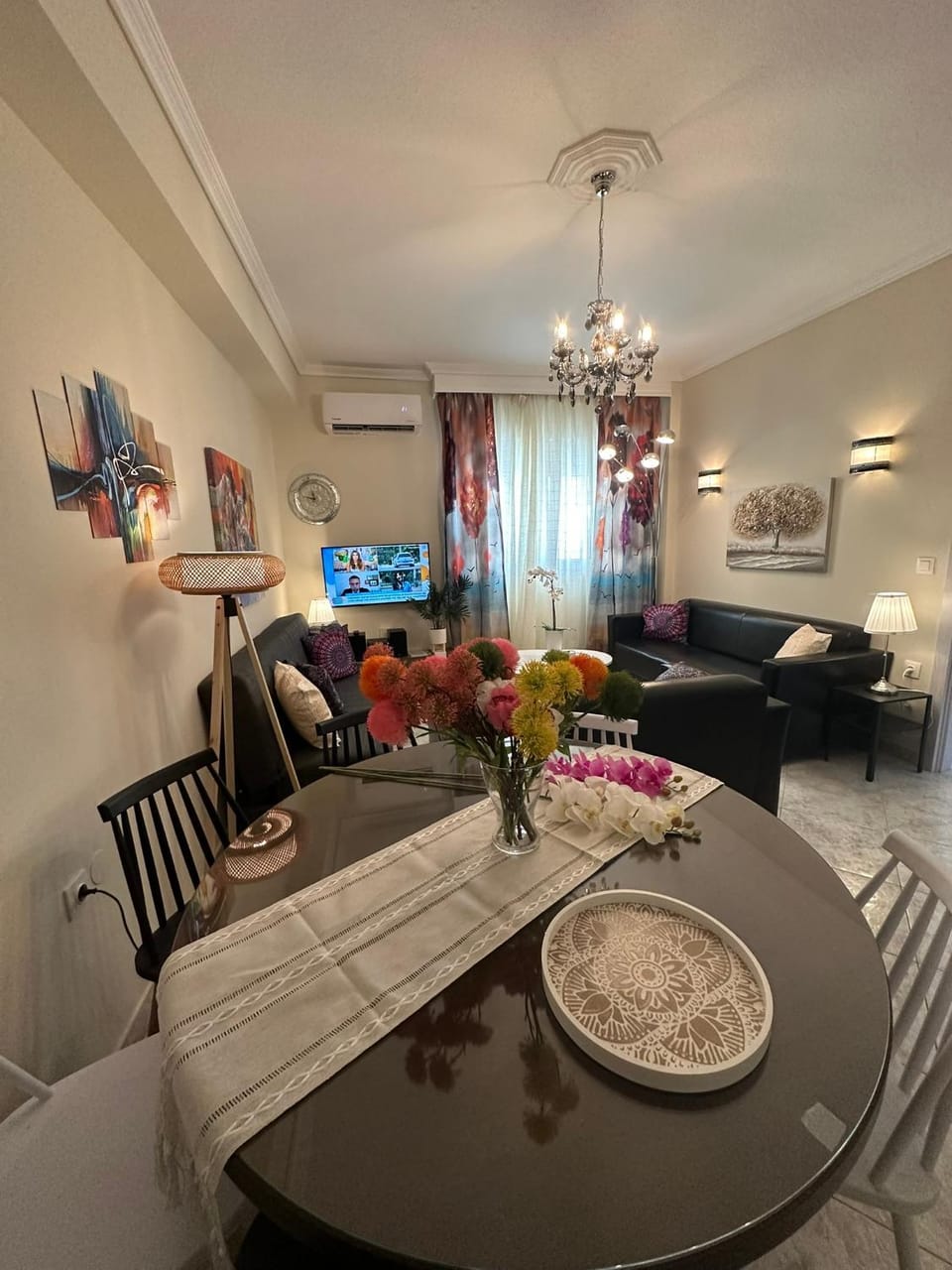 Living room, Seating area, Dining area