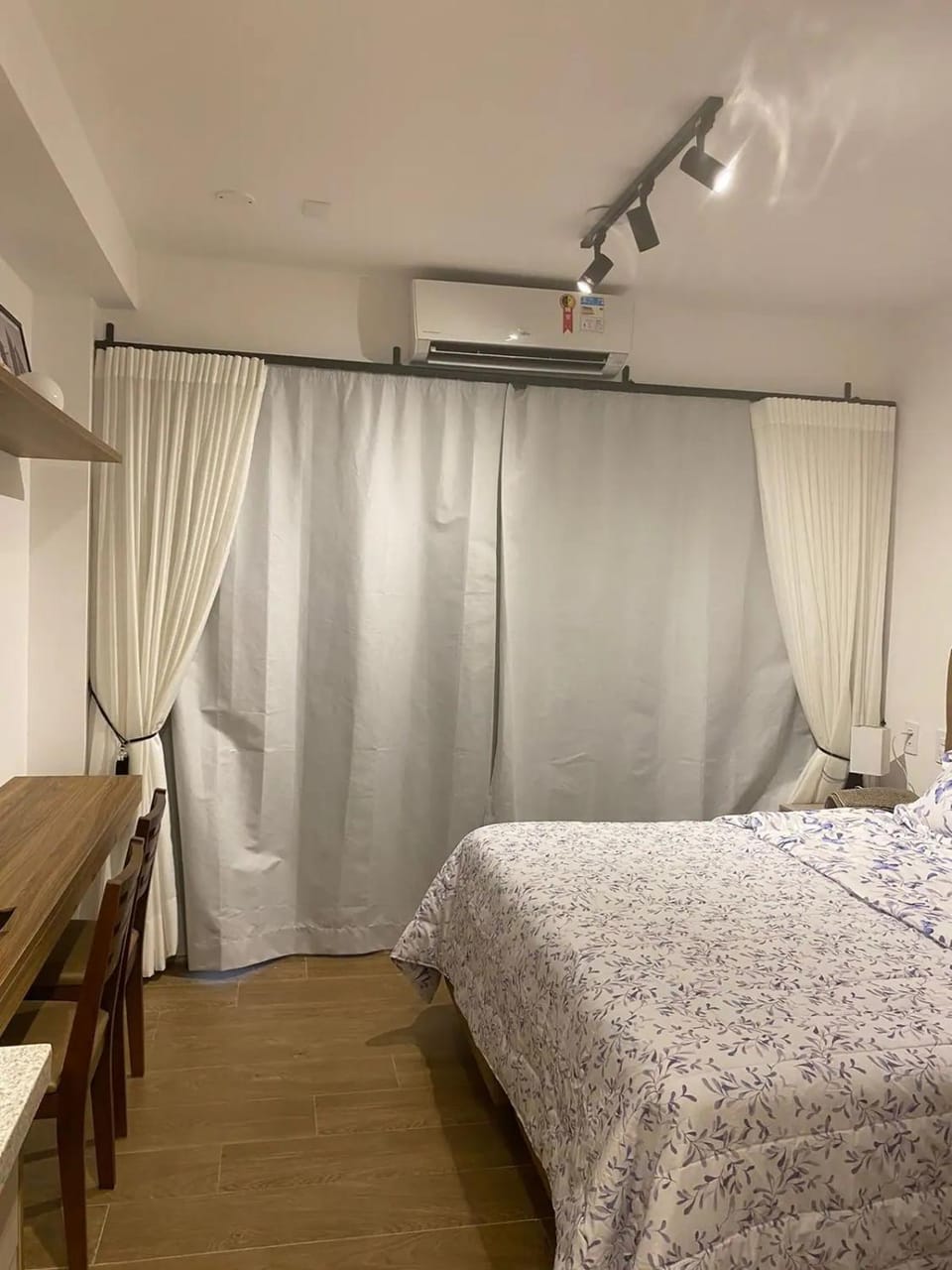 Photo of the whole room