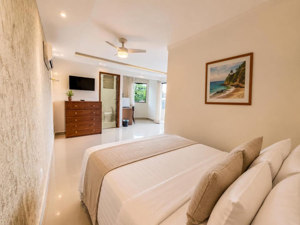 Bed, Photo of the whole room, air conditioner