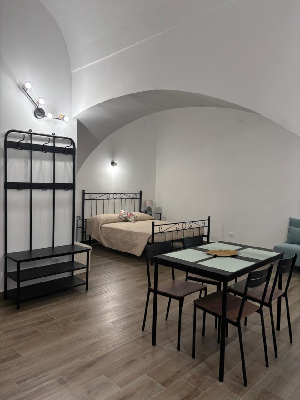 Bedroom, Meals, Family, heating, internet, locker, pet friendly, air conditioner