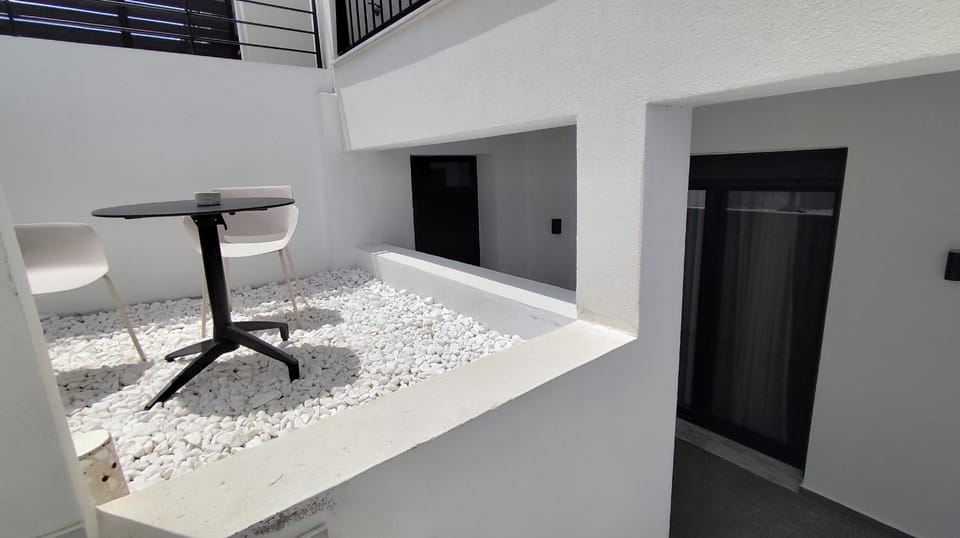 Facade/entrance, Balcony/Terrace
