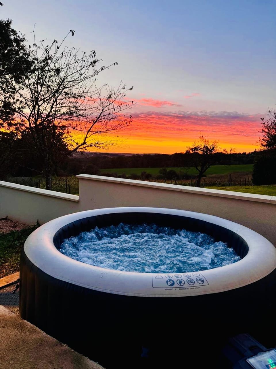 Maison neuve, cadre apaisant,jacuzzi et piscine House in Figeac