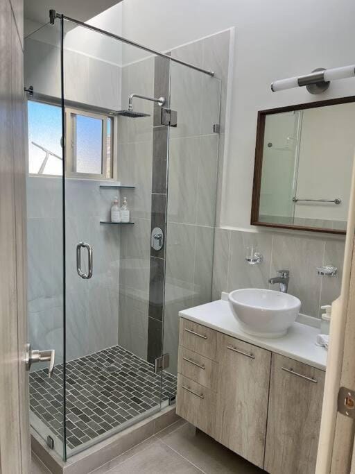 Shower, Bathroom, towels