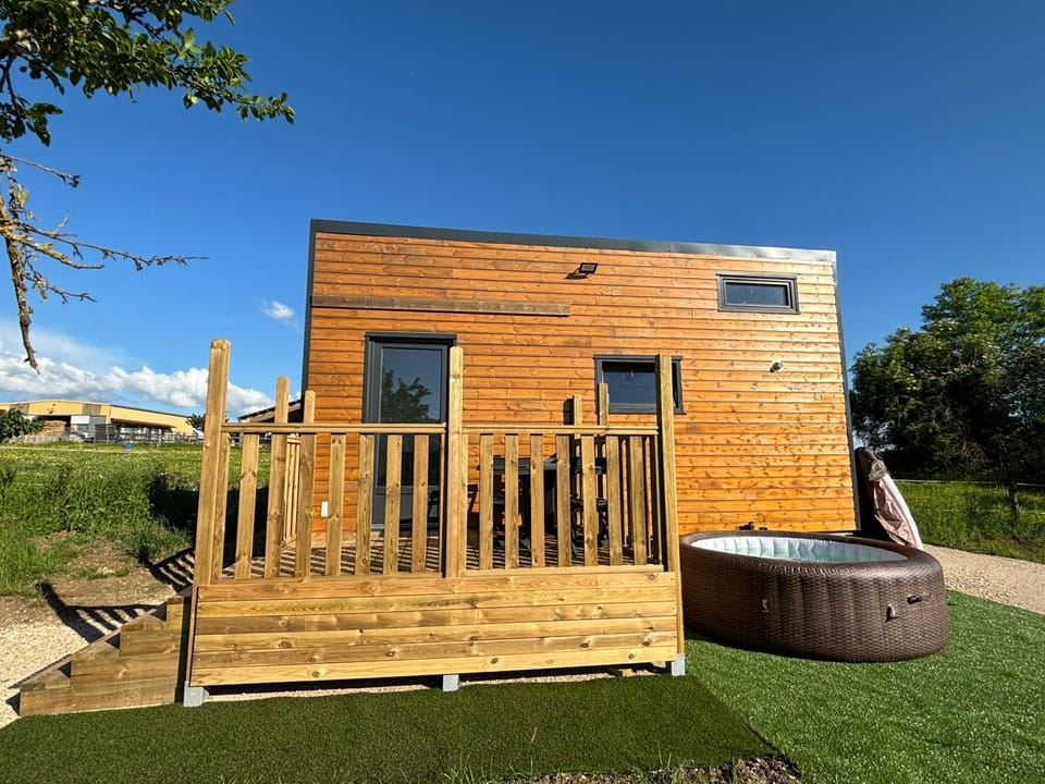 Property building, Day