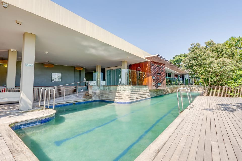 Property building, Day, Pool view, Swimming pool, sunbed