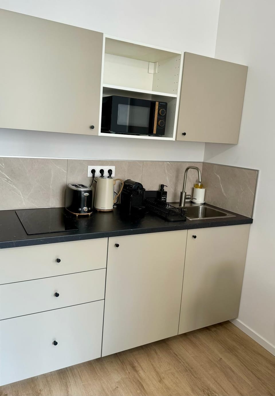 Coffee/tea facilities, Kitchen or kitchenette