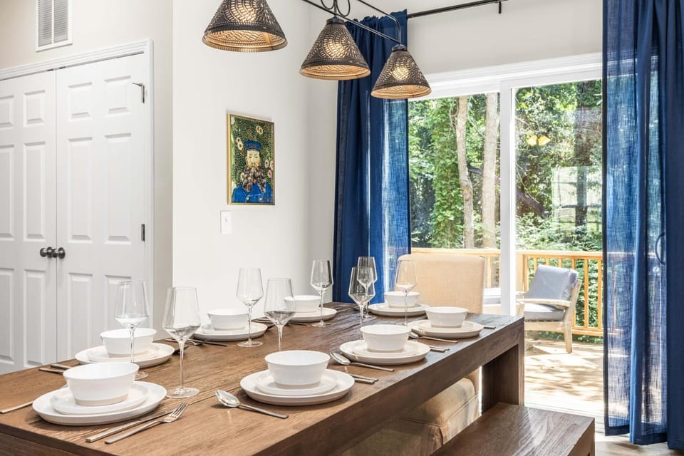 Seating area, Dining area