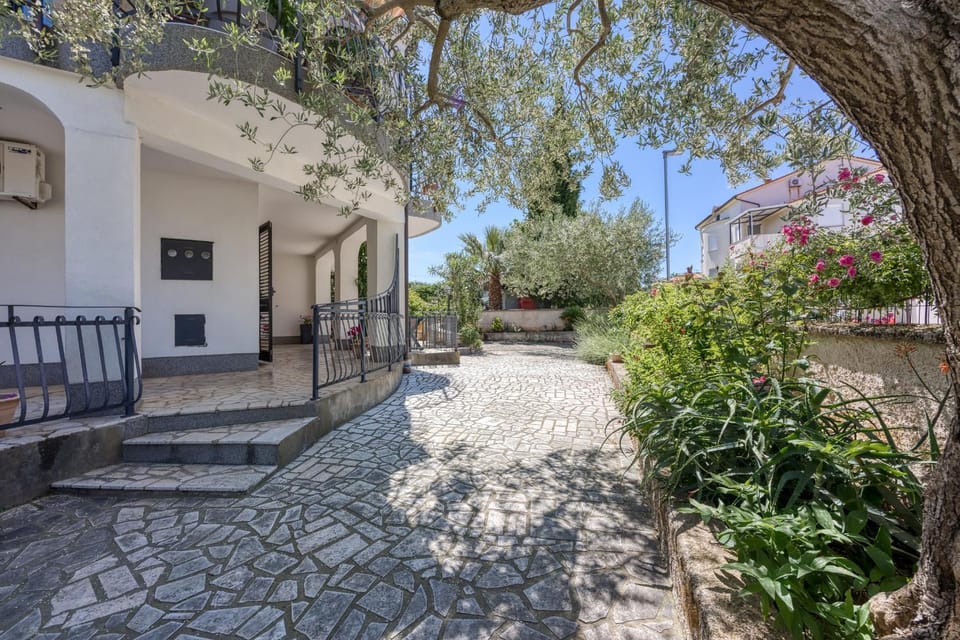 Guest House Jolanda Bed and Breakfast in Premantura