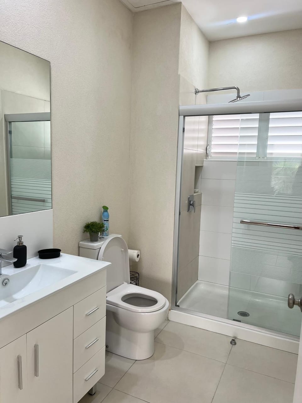 123 Harmony Hall Green Apartment in Oistins