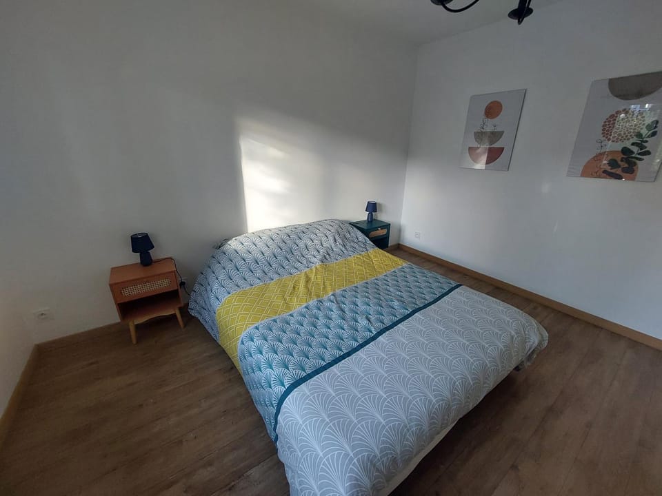 Bed, Photo of the whole room, Bedroom
