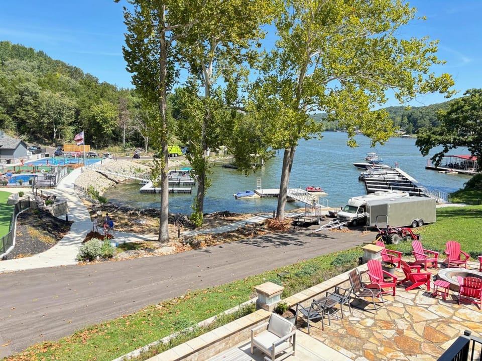 Nearby landmark, Restaurant/places to eat, Activities, Swimming pool