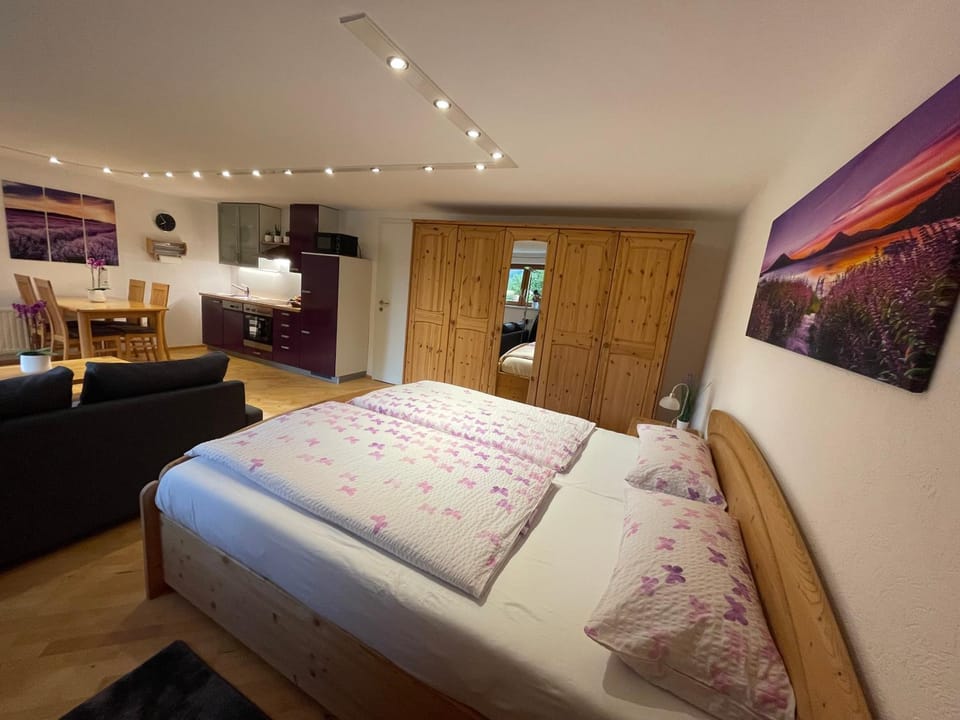 Bed, Kitchen or kitchenette, Photo of the whole room, Bedroom, wardrobe