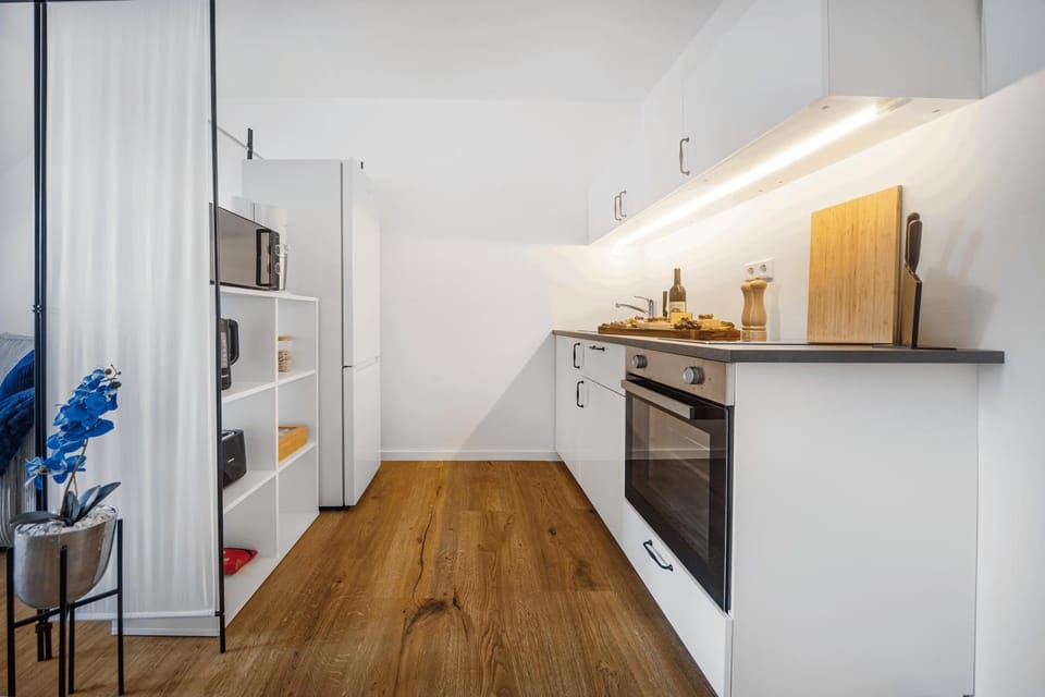 Kitchen or kitchenette, oven, pet friendly, stove