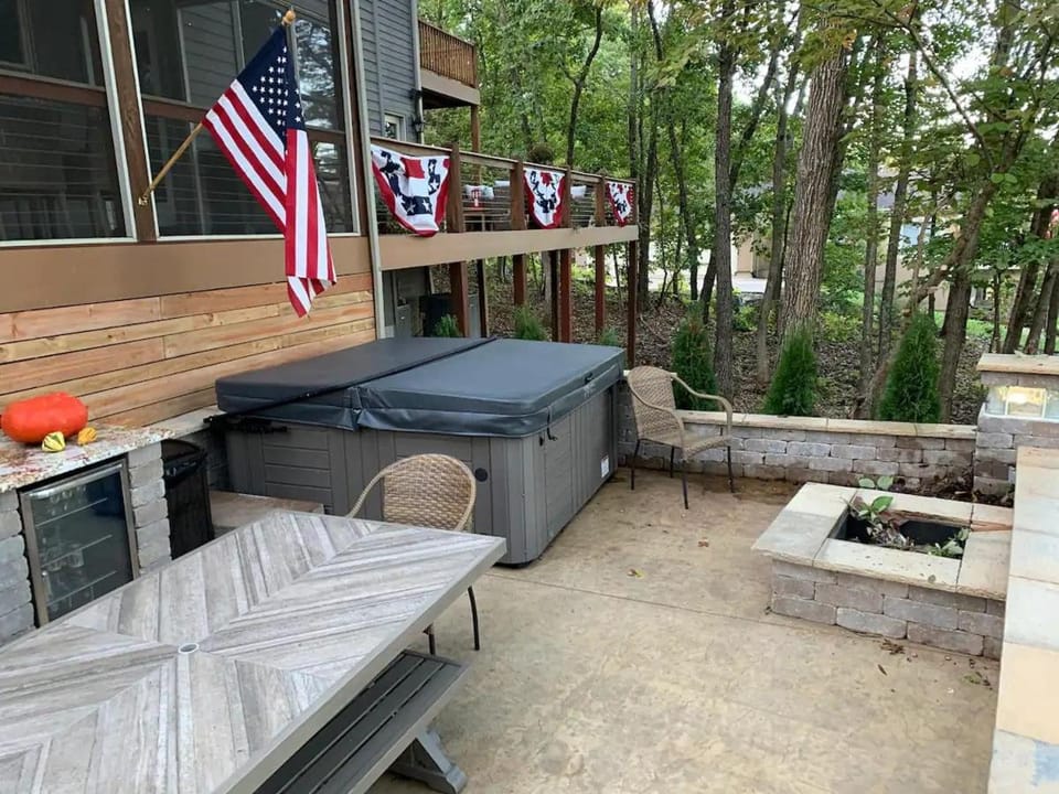 BBQ facilities, Hot Tub, Evening entertainment, fireplace