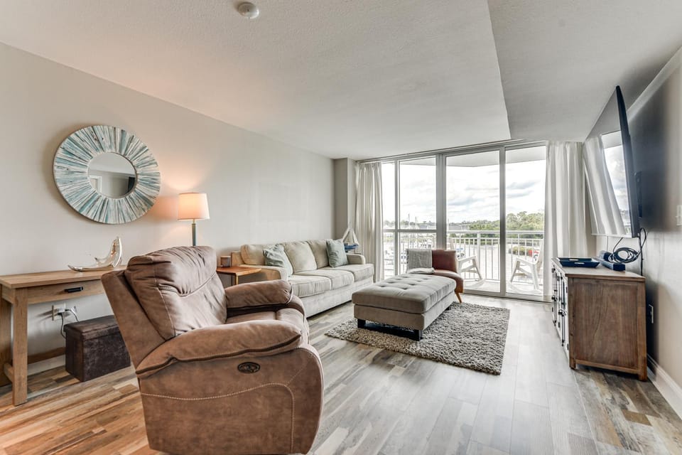 2 Mi to Ocean: Waterfront North Myrtle Beach Condo House in North Myrtle Beach