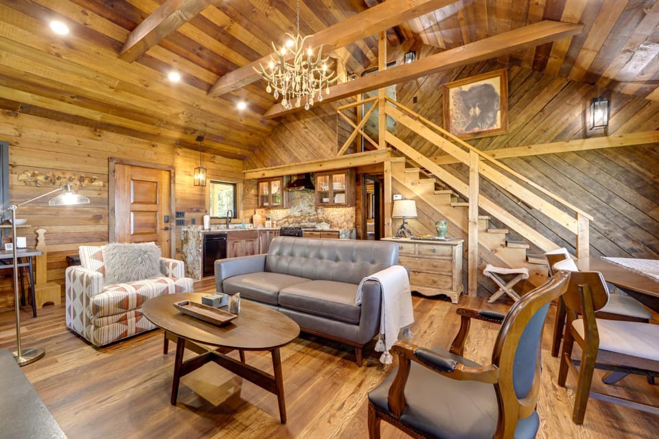 Dreamy Penrose Cabin w/ Panoramic Mountain Views Cabin in Tennessee