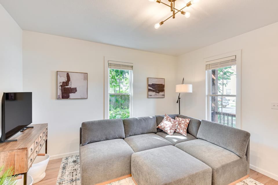 Less Than 1 mile to downtown South Bend Dog-Friendly! House in South Bend