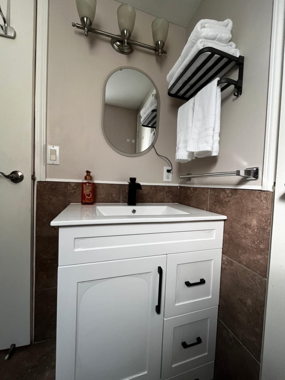 Bloom House 樱花民宿 Vacation rental in Surrey