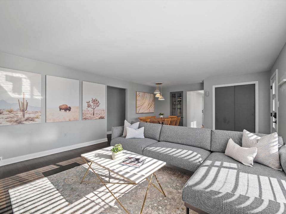 Stylish and Bright 3Bd Home, Amazing Deck, Game Room, Free Parking House in Pittsburgh