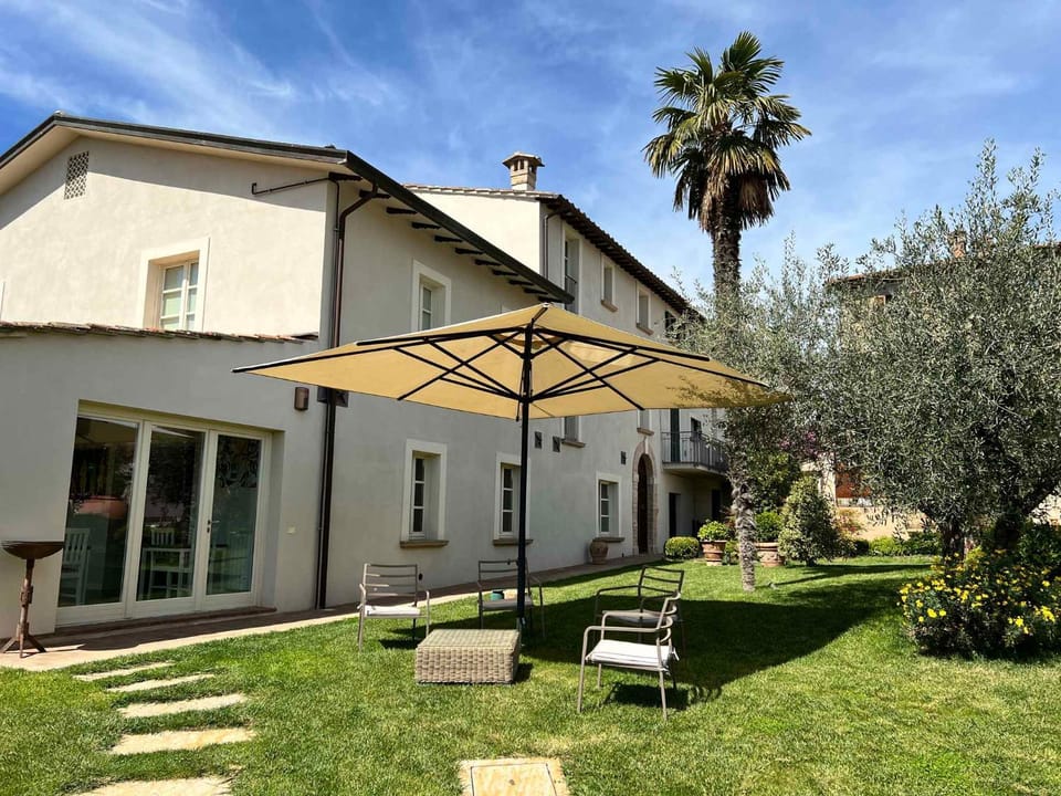 Property building, Summer, Garden