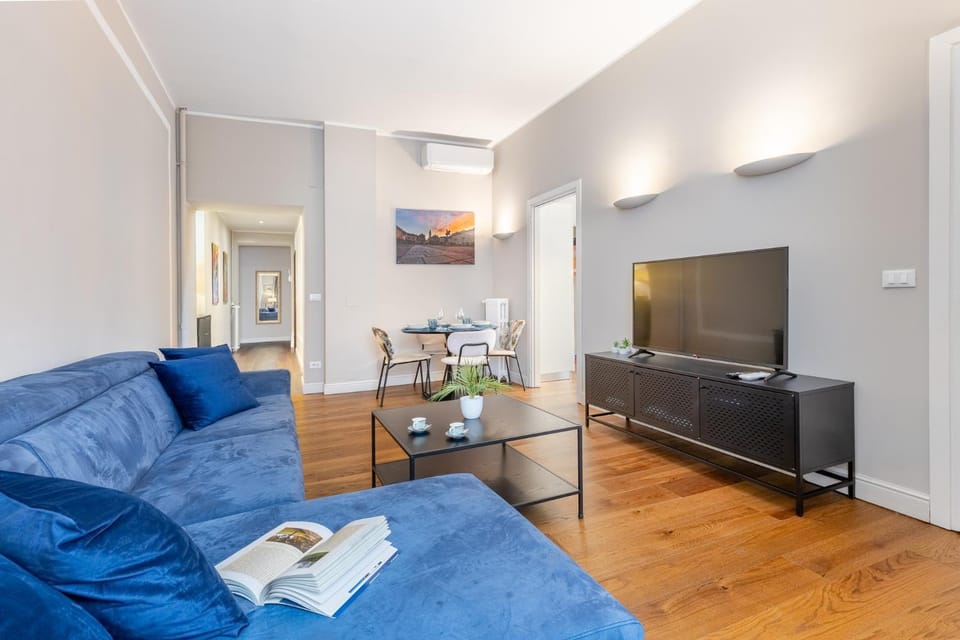 TV and multimedia, Living room, Seating area, Dining area, air conditioner