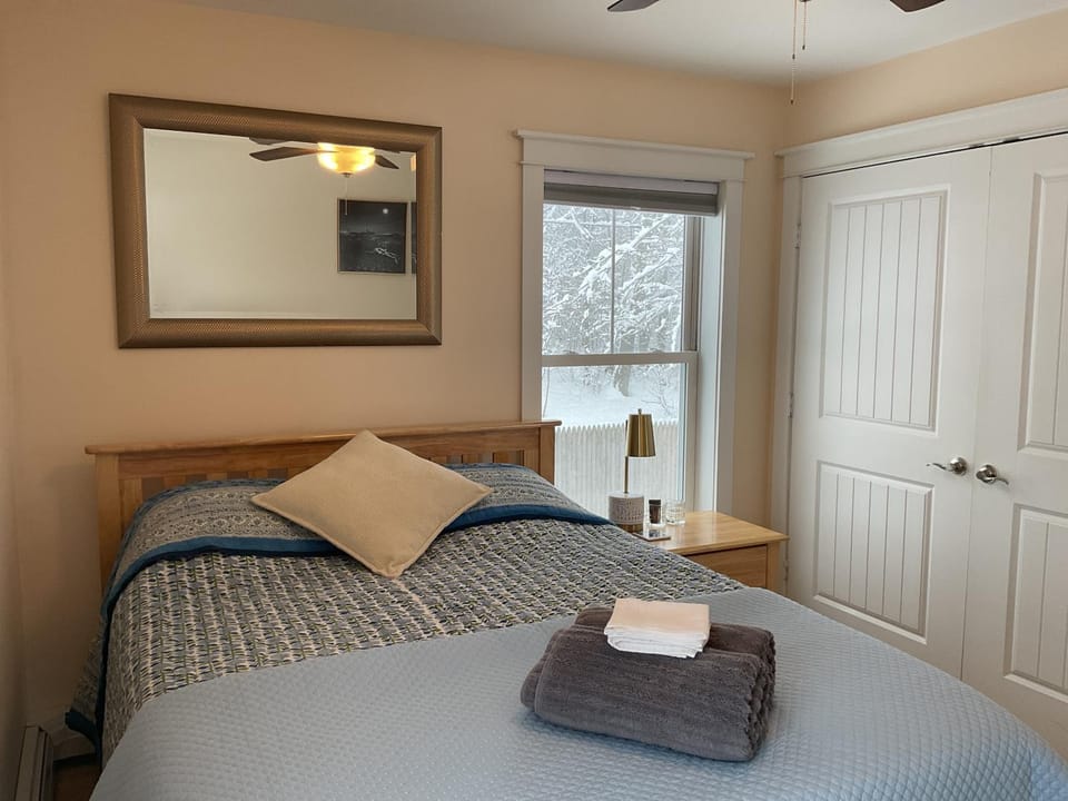 Roberts Lake House Room# 2 Vacation rental in Colchester