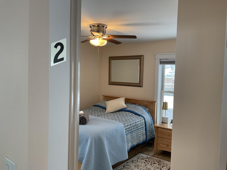 Roberts Lake House Room# 2 Vacation rental in Colchester
