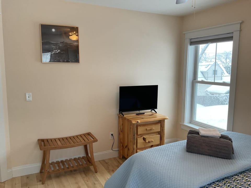 Roberts Lake House Room# 2 Vacation rental in Colchester