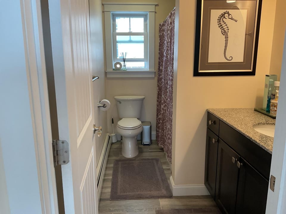 Roberts Lake House Room# 2 Vacation rental in Colchester