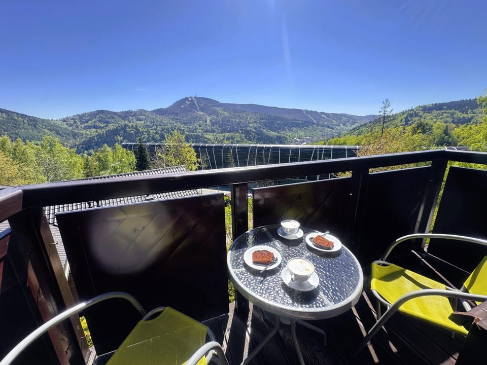 Day, Natural landscape, Coffee/tea facilities, View (from property/room), Balcony/Terrace, Food and drinks, Dining area, Food, Mountain view