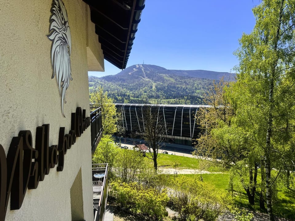 Property building, Spring, Day, Natural landscape, Garden, Seating area, Garden view, Mountain view, towels, towels