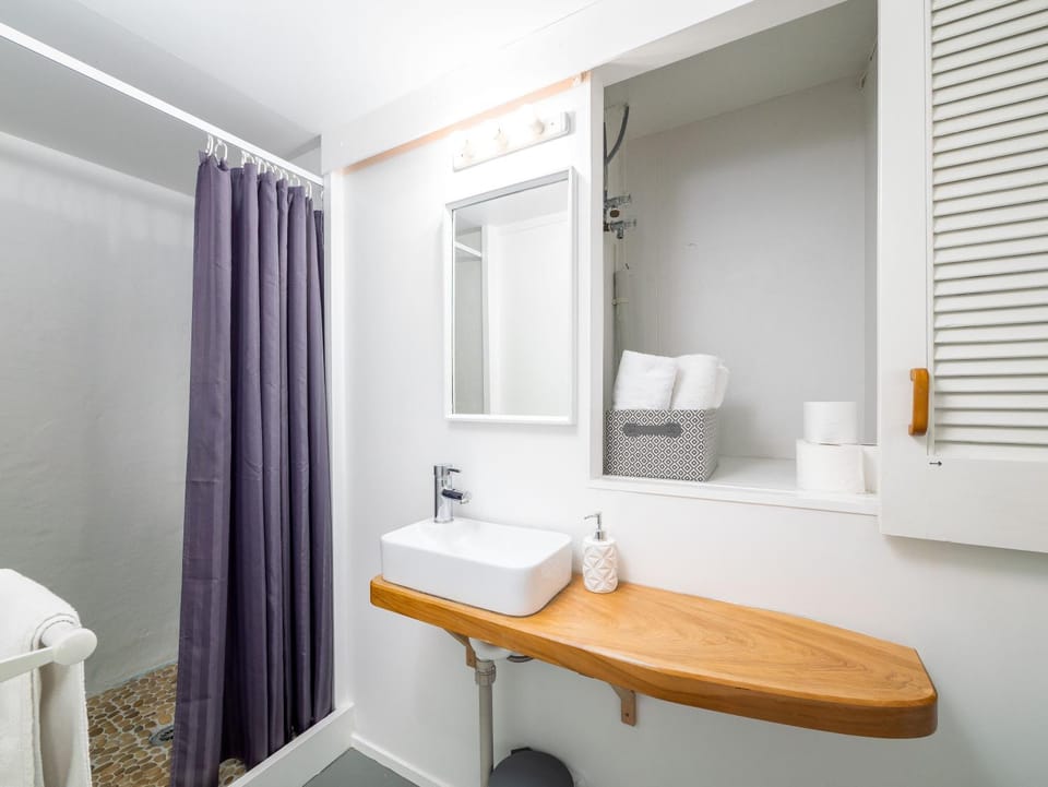 Elliot Bay - Hilltop Cottage & Flat House in Northland