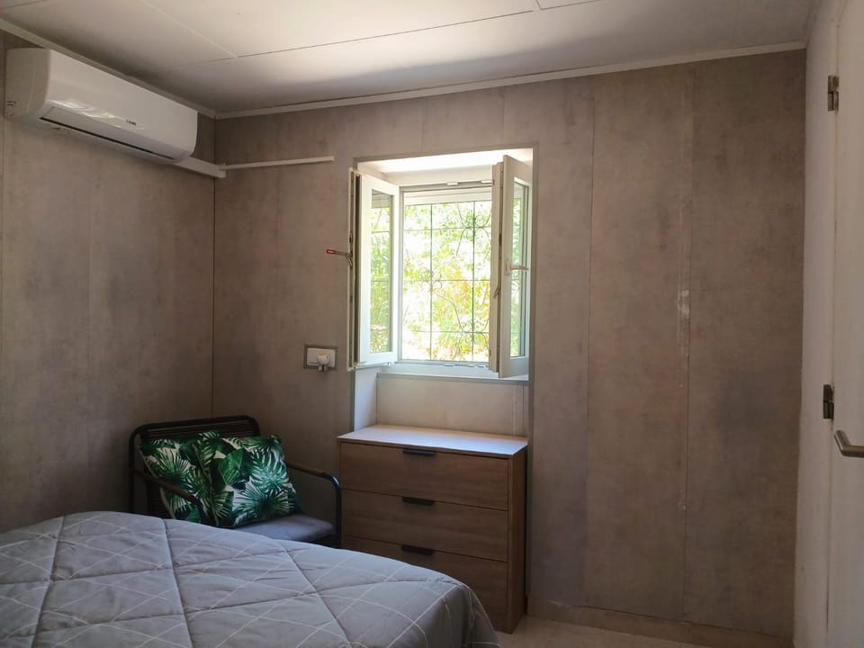 Bed, Photo of the whole room, Bedroom, wardrobe, air conditioner