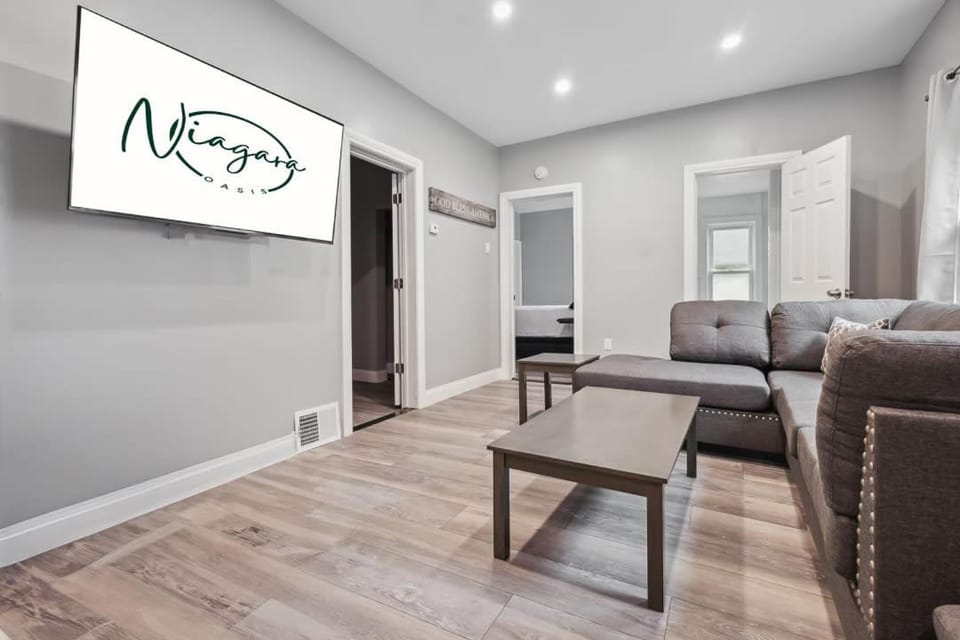 Cozy 3BR 2BA minutes from the Falls House in Niagara Falls