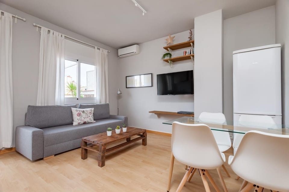 TV and multimedia, Living room, Seating area, Dining area, air conditioner