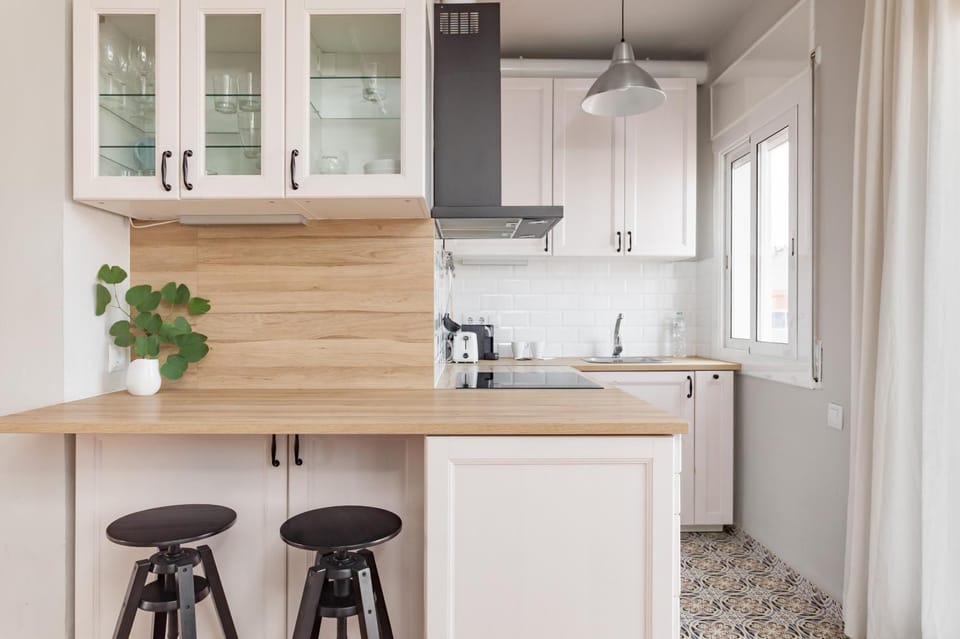 Kitchen or kitchenette, Dining area, stove