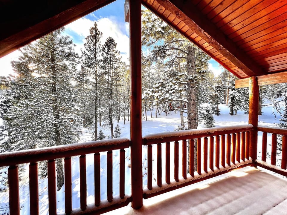 Three level cabin with Hot Tub Cabin in Utah