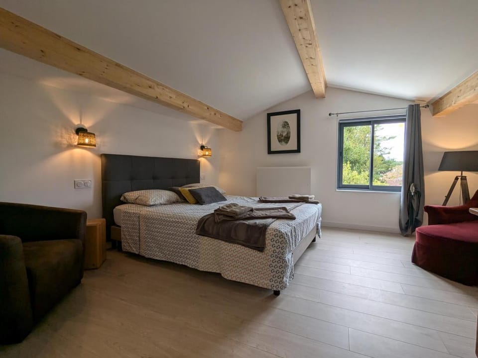 Gîte avec piscine chauffée, jardin clos et WiFi à Baignes - FR-1-653-264 House in Nouvelle-Aquitaine