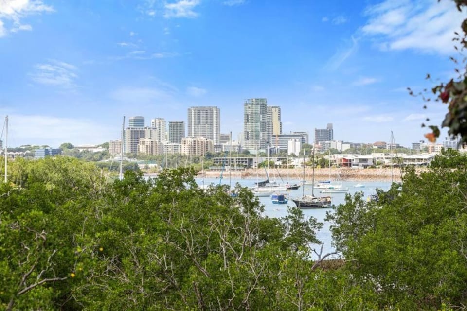 Bayview Paradise with Private Pool-Marina Deck Apartment in Darwin