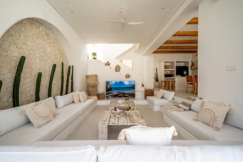 Communal lounge/ TV room, TV and multimedia, Living room, Seating area, Evening entertainment
