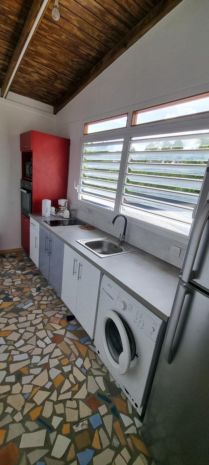 Kitchen or kitchenette, washing machine